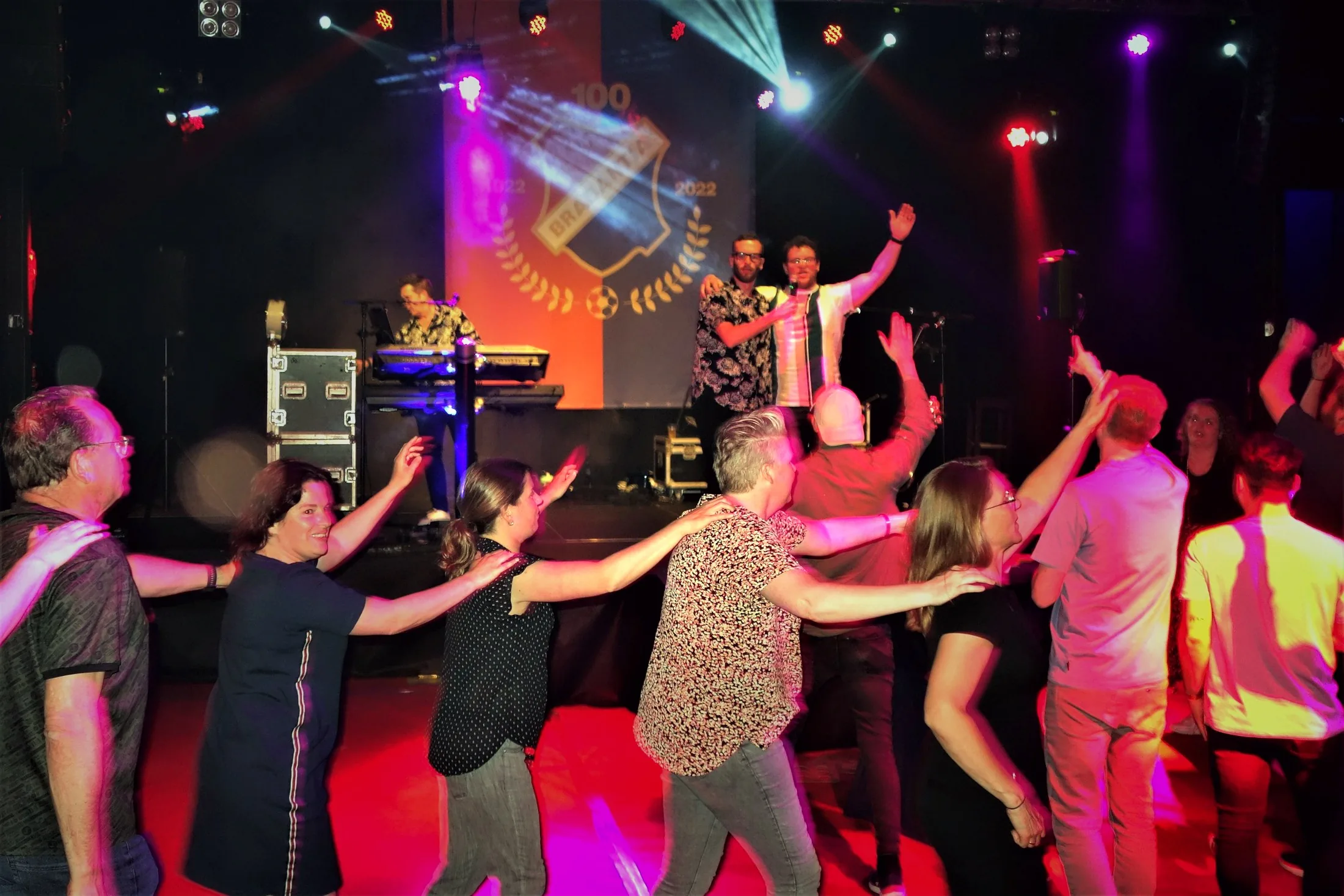 Polonaise en publieksinteractie voor het podium